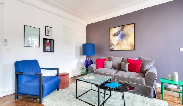 Marais luxe-take a walk across the bridges of river Seine to Île de la Cité
