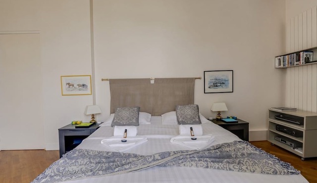 GuestReady - Beauty near Eiffel Tower with Parking