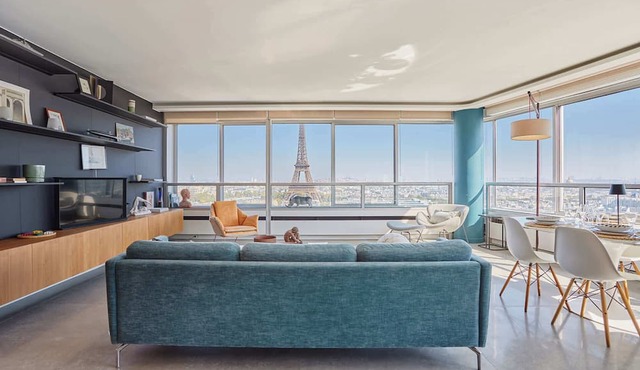 Exceptional view Eiffel Tower and all of Paris