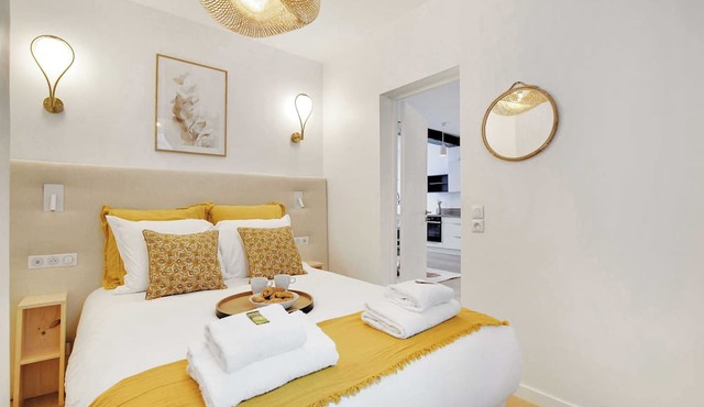 Bright Flat in Central Le Marais with 2 Bedrooms and central AC
