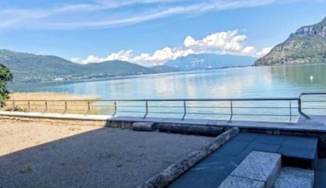 Villa Émeraude - A waterfront haven of peace on the shores of Lac du Bourget