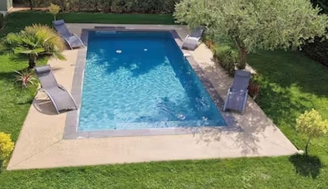 Villa in Drôme Provençale with a 9m x 4m saltwater pool