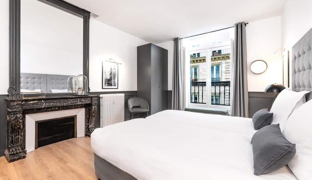 LivinParis | Luxury AC 3 Bedrooms Le Louvre I