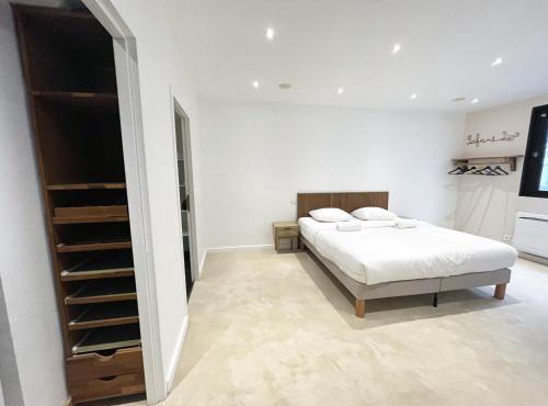 UrbanFlat 166 - Grand Appartement au centre de Paris