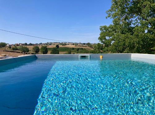 Maison de campagne avec piscine en Brionnais