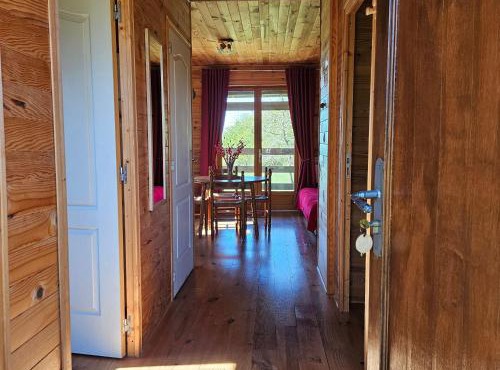 Chalet au calme avec terrasse, acceptant les animaux, parking et Wi-Fi inclus - FR-1-584-108