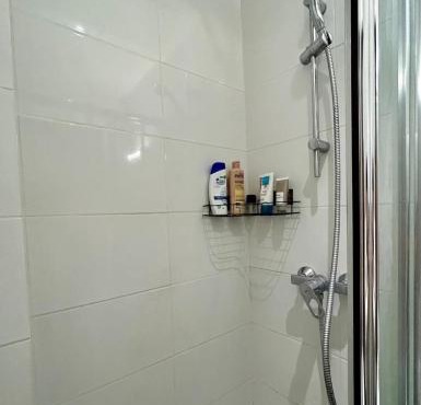 Cheap room next to train B, easily go to center Ville